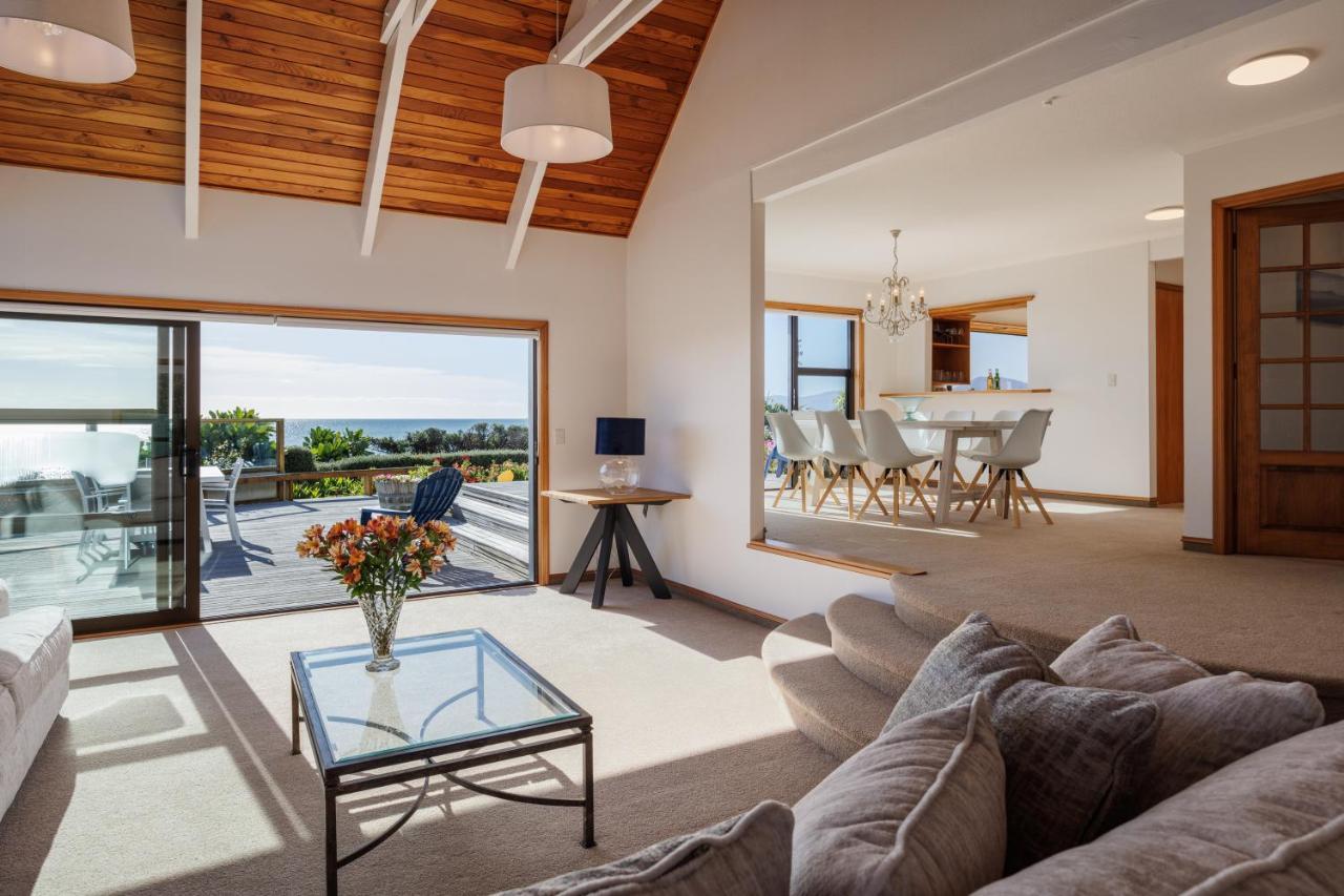 Absolute Beachfront Luxury Holiday home *